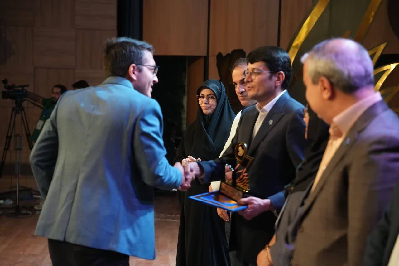 برگزیده بیست‌وهفتمین كنگره ملی و سیزدهمین كنگره سالیانه بین‌المللی پژوهش و فناوری دانشجویان دانشگاه‌های علوم پزشكی كشور